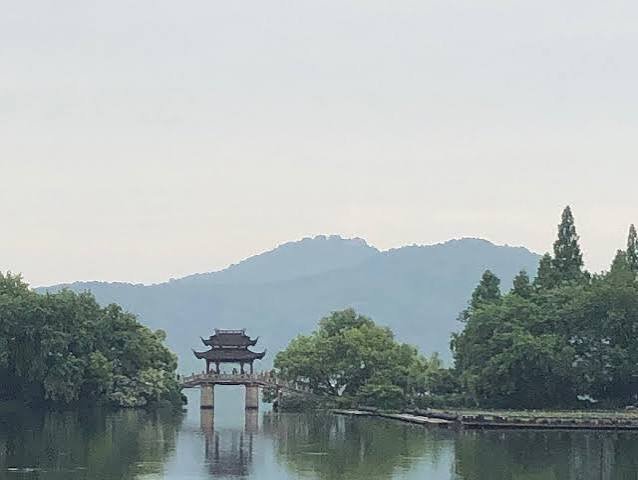 Su Causeway and Bai Causeway